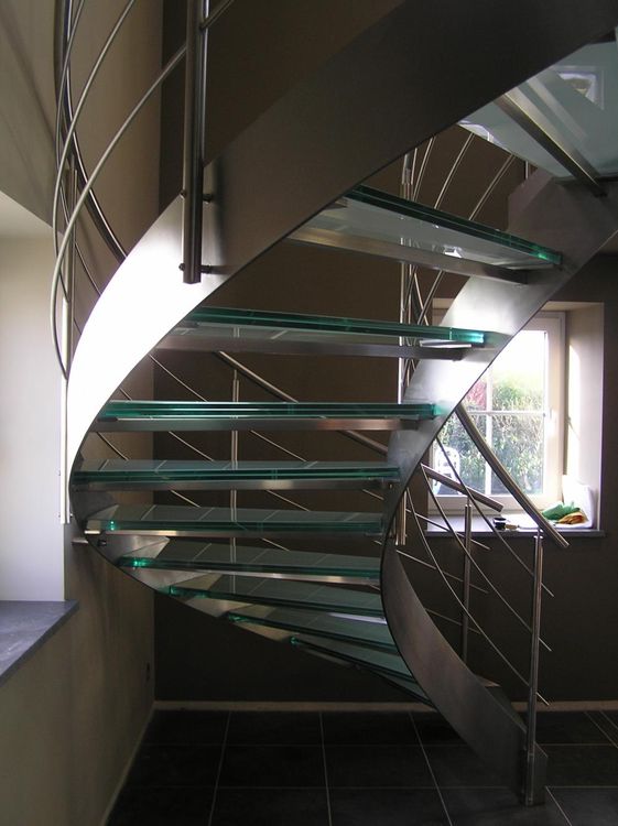 Marches d'escalier fabriquées en verre