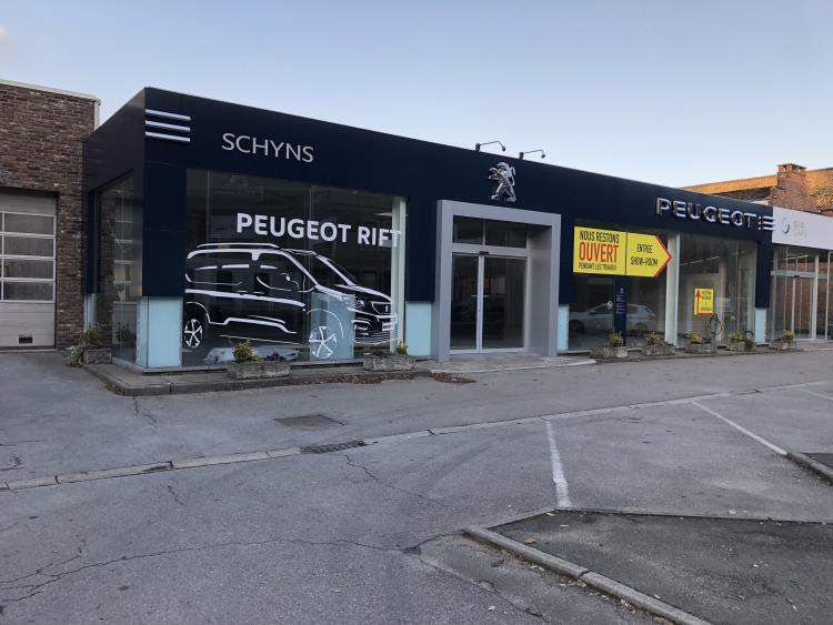 garage Peugeot Citroën Schyns à Vervies, cadre en Alumium naturel 